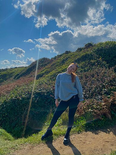 Laura in der Natur